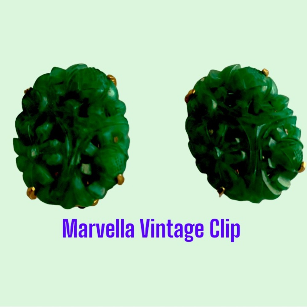 Marvella signed vintage clip earrings green faux jade goldtone estate sa… - Picture 2 of 3